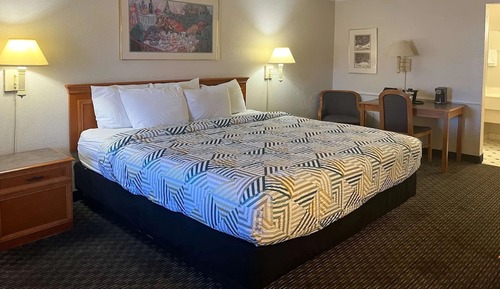 Standard Room, 1 King Bed, Accessible, Non Smoking