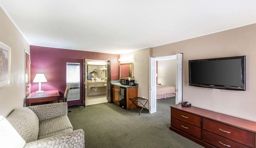 Suite, 1 King Bed, Non Smoking