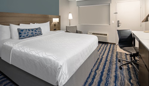 Standard Room, 1 King Bed, Accessible, Bathtub