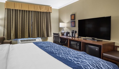 Deluxe Room, 1 King Bed, Accessible Whirlpool Tub, Non Smoking