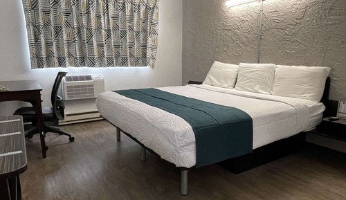 Standard Room, 1 King Bed, Non Smoking
