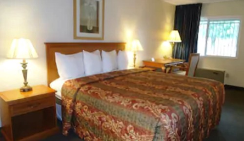 Standard Room, 1 King Bed