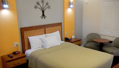 Standard Room, 1 Queen Bed