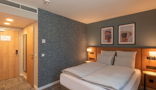 Standard Room, 1 Queen Bed