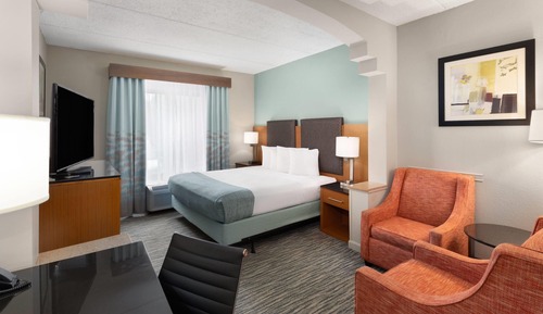 Suite, 1 King Bed, Accessible, Non Smoking (Bathtub)