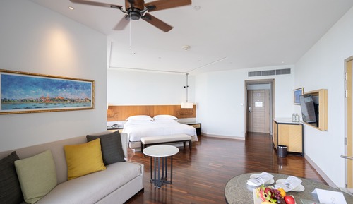 Junior Room, 1 King Bed, Club Lounge Access (Executive)