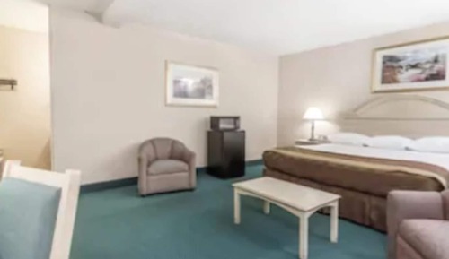 Studio Suite, 1 King Bed, Non Smoking