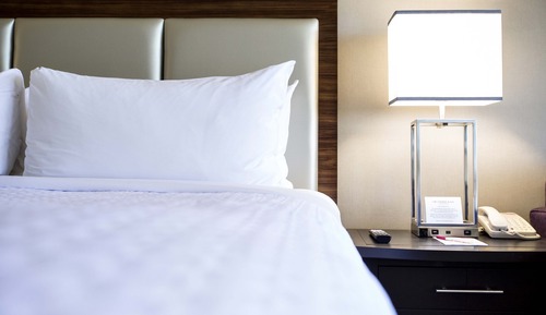 Standard Room, 1 King Bed, Mobility Accessible (Accessible Tub)