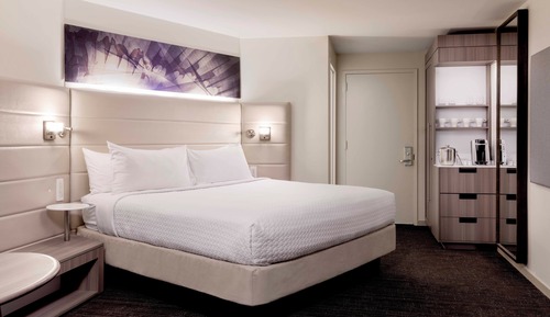 Standard Room, 1 King Bed, Mobility Accessible (Communications, Accessible Tub)