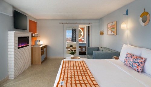 Deluxe Room, 1 King Bed, Non Smoking, Fireplace (Mobility Accessible, Transfer Shower)