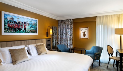 Standard Room, 1 Queen Bed, City View (Park Wing Classic)