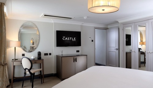 Suite, 1 King Bed, City View (Mews Suite)
