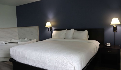 Deluxe Studio Suite, 1 King Bed, Non Smoking