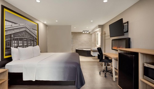Suite, 1 King Bed, Non Smoking