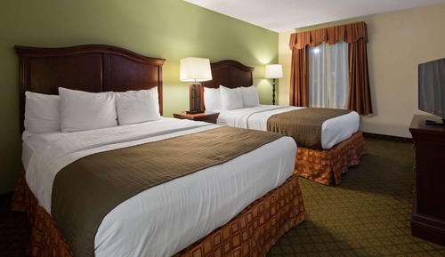Standard Room, 2 Queen Beds, Accessible, Bathtub (Pet Friendly)