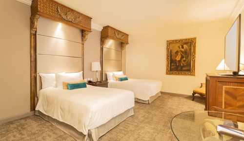 Master Suite Two Beds