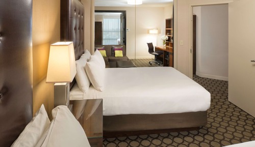 Suite, 2 Bedrooms (1 King Bed and 2 Queen Beds)