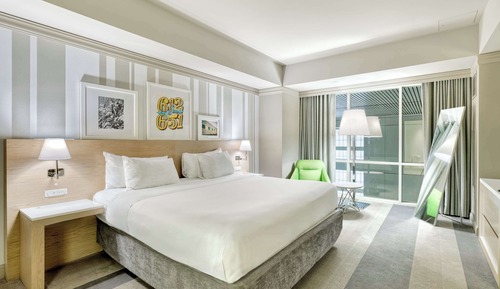 Deluxe Room, 1 King Bed, Accessible (Mobility Roll in Shower)