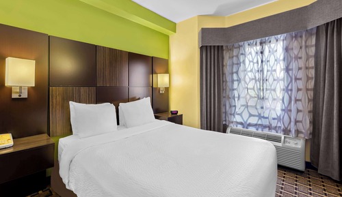 Suite, 1 Queen Bed, Accessible, Bathtub (with Sofabed)