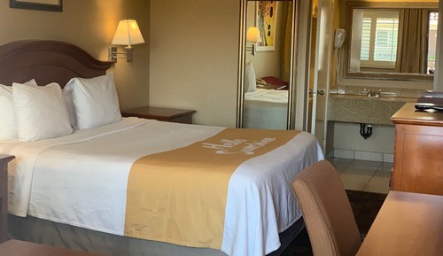 Standard Room, 1 King Bed