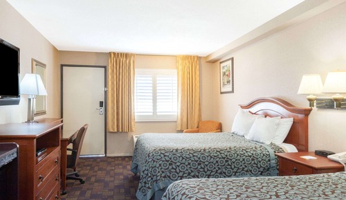 Standard Room, 2 Queen Beds, Non Smoking