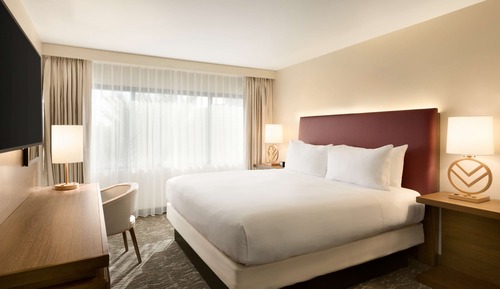 Suite, 1 King Bed, Accessible, Bathtub