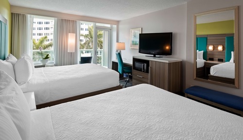 Standard Room, 2 Queen Beds, Microwave, Poolside