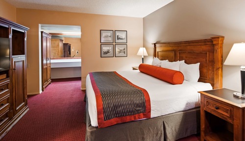 Standard Room, 1 King Bed, Non Smoking, Refrigerator & Microwave