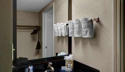 Room, 2 Queen Beds, Non Smoking (Mobility Accessible, Tub)