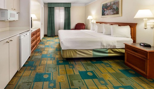 Suite, 1 King Bed, Non Smoking
