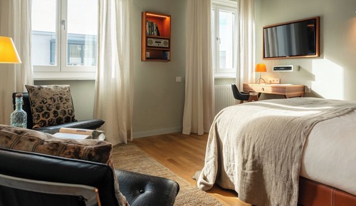 Classic Double Room, 1 Queen Bed (Hotel)