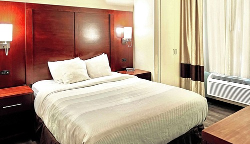 Standard Room, 1 Queen Bed, Accessible, Non Smoking (Accessible Tub)