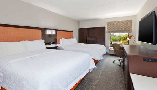 Standard room with two double beds