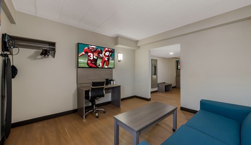 Suite, 2 Double Beds (Partial Ocean View, Smoke Free)