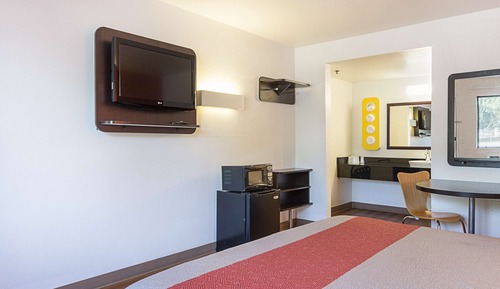 Deluxe Room, 1 King Bed, Accessible, Smoking