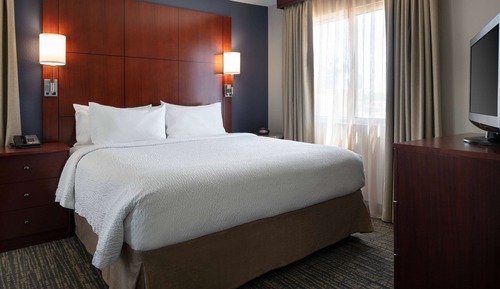 Studio, 1 Queen Bed with Sofa bed, Accessible (Mobility/Hearing Roll in Shower)