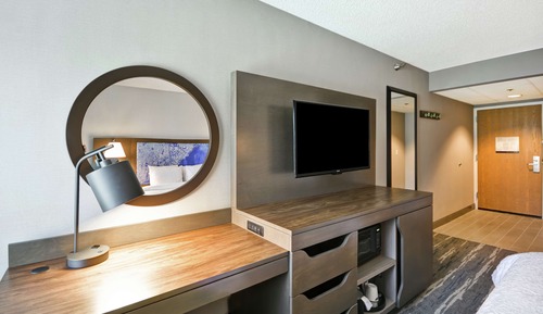 One Queen Bed, Non-Smoking, Accessible