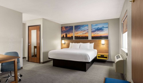 Suite, 1 King Bed, Non Smoking