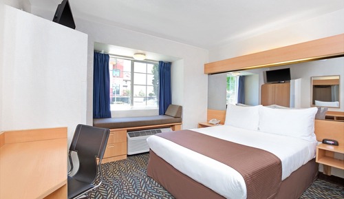 Standard Room, 1 Queen Bed