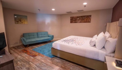 2 Bedroom king suite with full kitchen