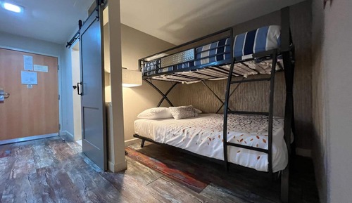King room with bunk bed-larger room-top floor-shower only