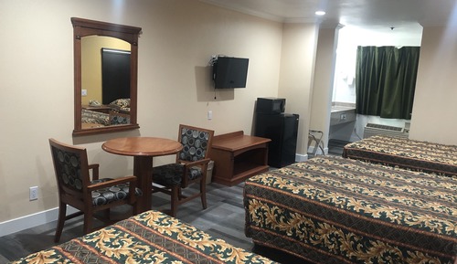 Queen Room with 3 Queen Beds