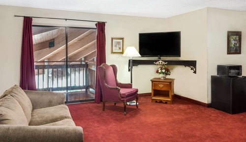 Deluxe Studio Suite, 1 King Bed, Non Smoking