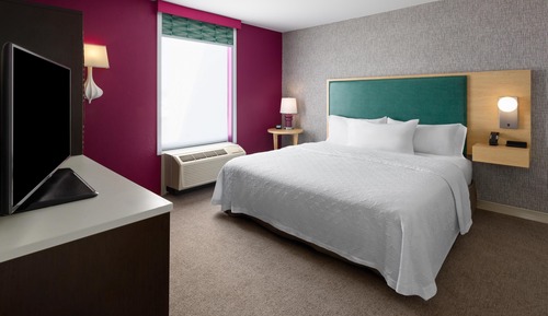 Suite, 1 King Bed, Accessible, Bathtub (Mobility & Hearing)