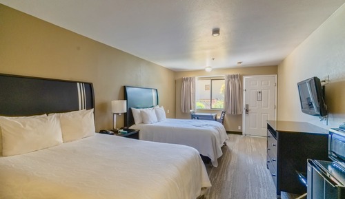 Deluxe Quadruple Room, 2 Queen Beds, Non Smoking