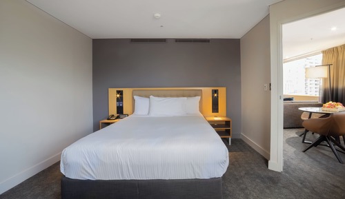 Executive Suite, 1 Double Bed (Darling Harbour Facing)