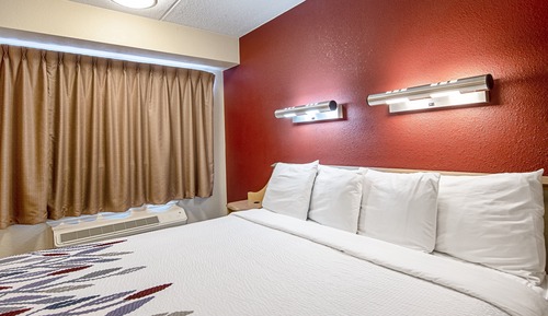 Standard Room, 1 King Bed (Smoke Free)