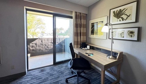 Deluxe Room, 1 King Bed, Non Smoking, Balcony