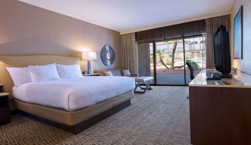 Executive Room, 1 King Bed, Non Smoking, Business Lounge Access