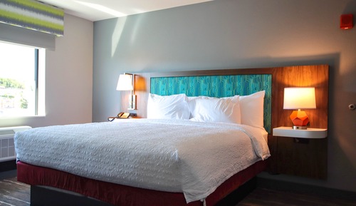 Suite, 1 King Bed, City View